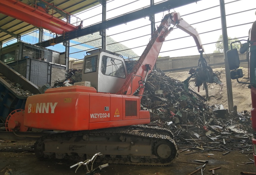 電動(dòng)抓鋼機(jī).jpg 電動(dòng)抓鋼機(jī).jpg