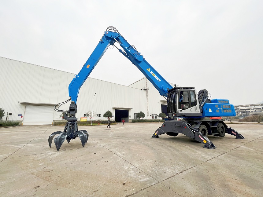 抓鋼機(jī).jpg 抓鋼機(jī).jpg