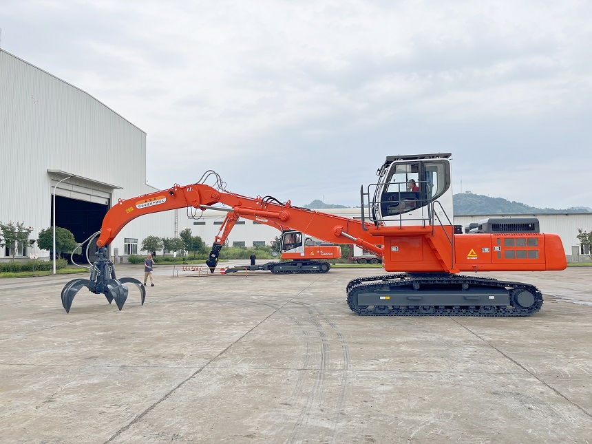 抓鋼機(jī).jpg 抓鋼機(jī).jpg