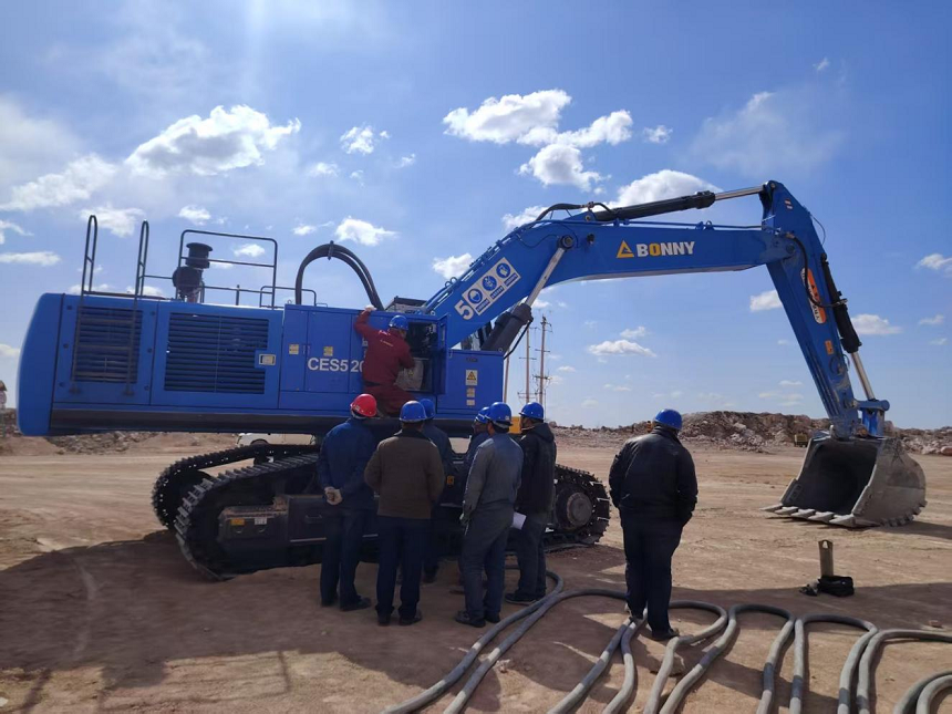 挖掘機(jī).png 挖掘機(jī).png