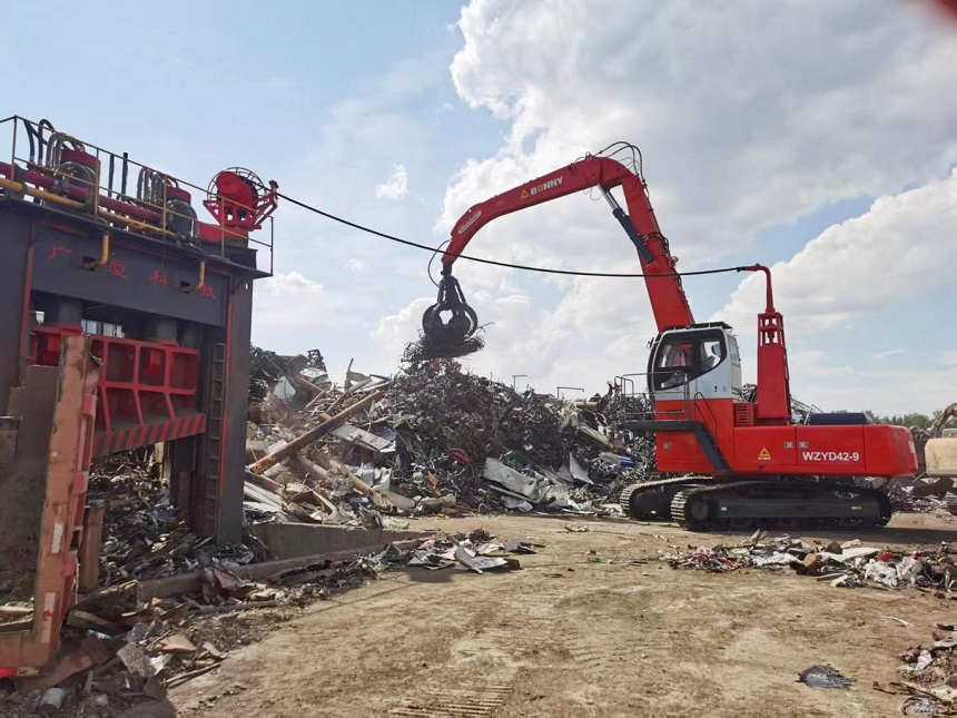 抓料機(jī).jpg 抓料機(jī).jpg